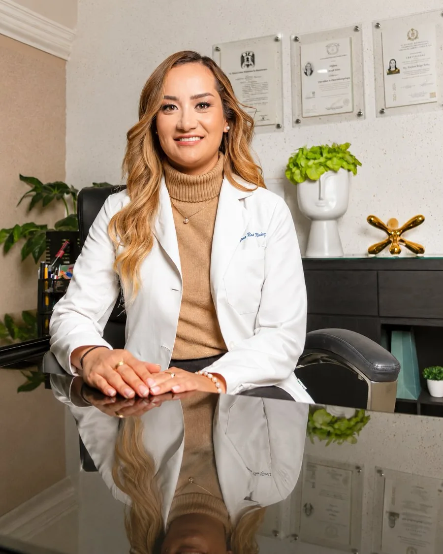 Dra. Estefana Rangel, otorrinolaringóloga pediátrica, en su consultorio en Morelia